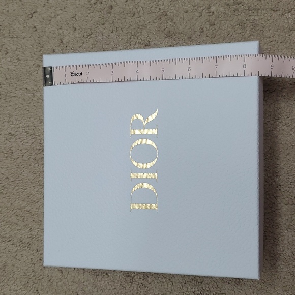 Dior square box (only) with tissues - Picture 10 of 11